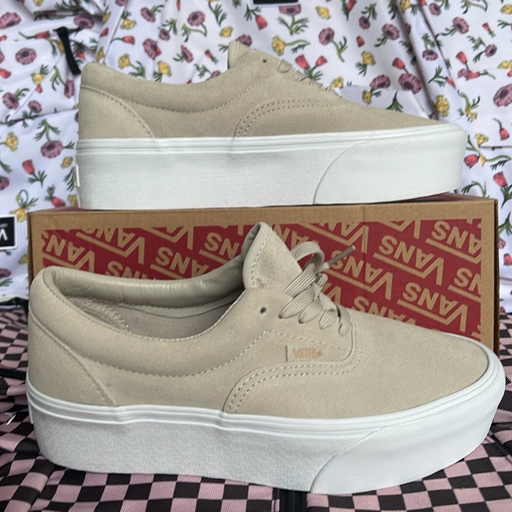 Vans WMNS Era StackformMono Embroidery French OakVN0A5JLZBLLPlatforms Sneaker